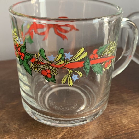Vintage 8 Christmas Mugs - Picture 3 of 7